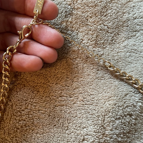 Colorful boutique statement necklace w/matching earrings - Picture 3 of 4